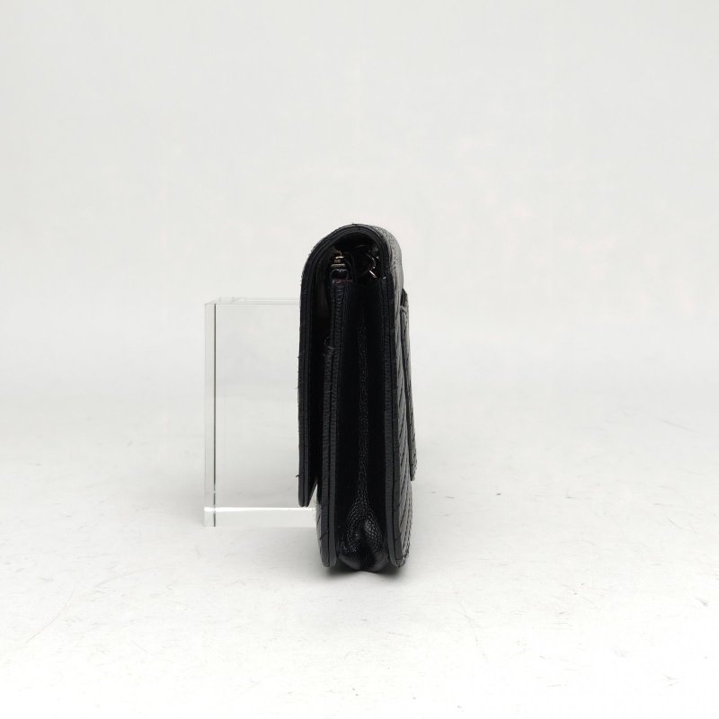 CHANEL CFWOC19黑色荔枝牛皮22開銀扣V紋肩背包-3