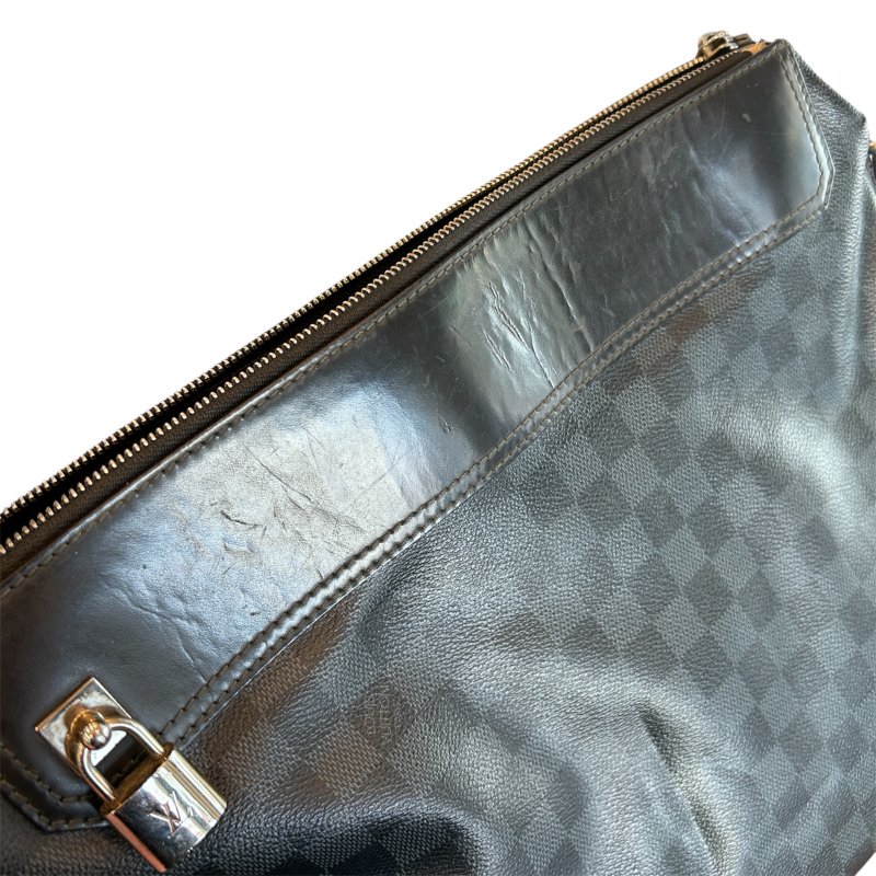 LV 黑色棋盤格公事斜背包-8