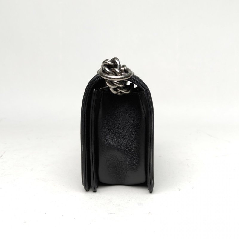 CHANEL Leboy小號黑色牛皮26開銀扣菱格紋肩背包-1