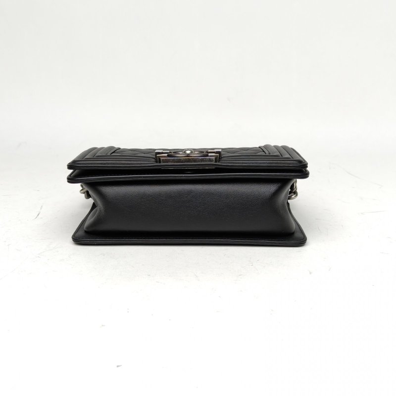 CHANEL Leboy小號黑色牛皮26開銀扣菱格紋肩背包-4