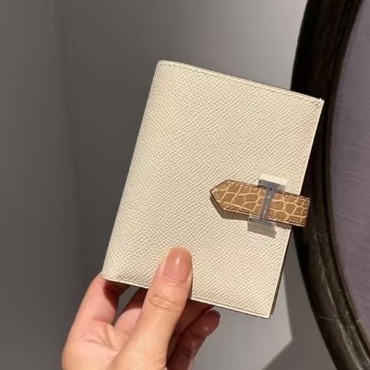 HERMES- Nata奶油白拚淺褐亮面鱷魚皮銀釦Bearn Epsom三折短夾-1