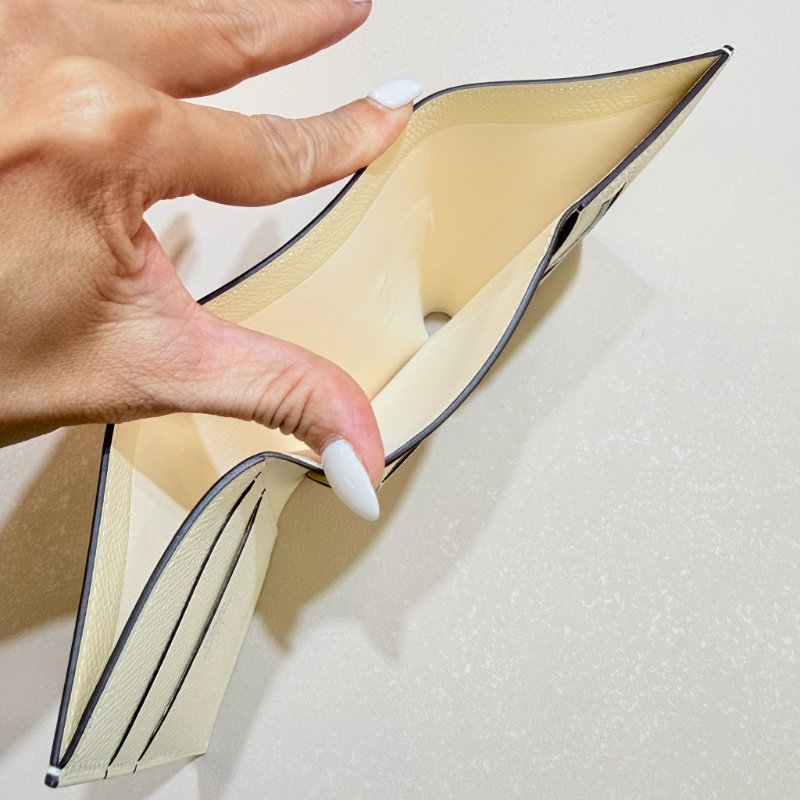 HERMES- Nata奶油白拚淺褐亮面鱷魚皮銀釦Bearn Epsom三折短夾-13