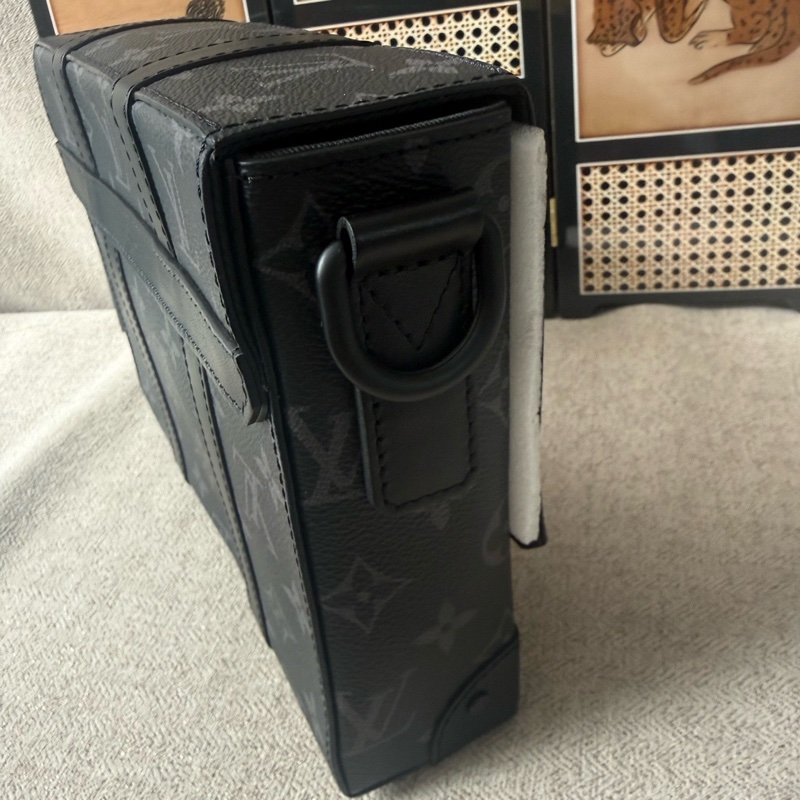 99新LouisVuitton路易威登 trunk黑花盒子郵差包 芯片款-5