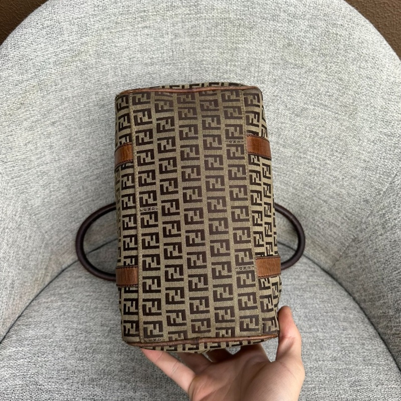 【經典棕色老花🤎中古潮人必備】Fendi 芬迪 棕色帆布老花 波士頓 手提包-4