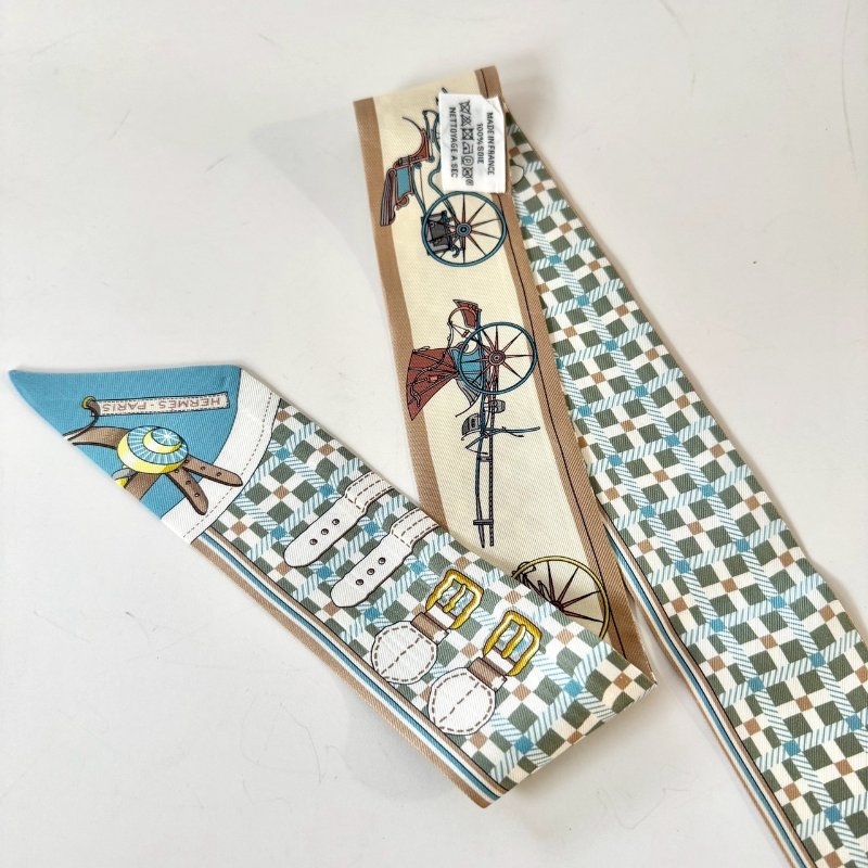 HERMES Les Voitures Nouvelles Twilly 真絲 雙面 馬車 白色配淺藍 絲巾-3