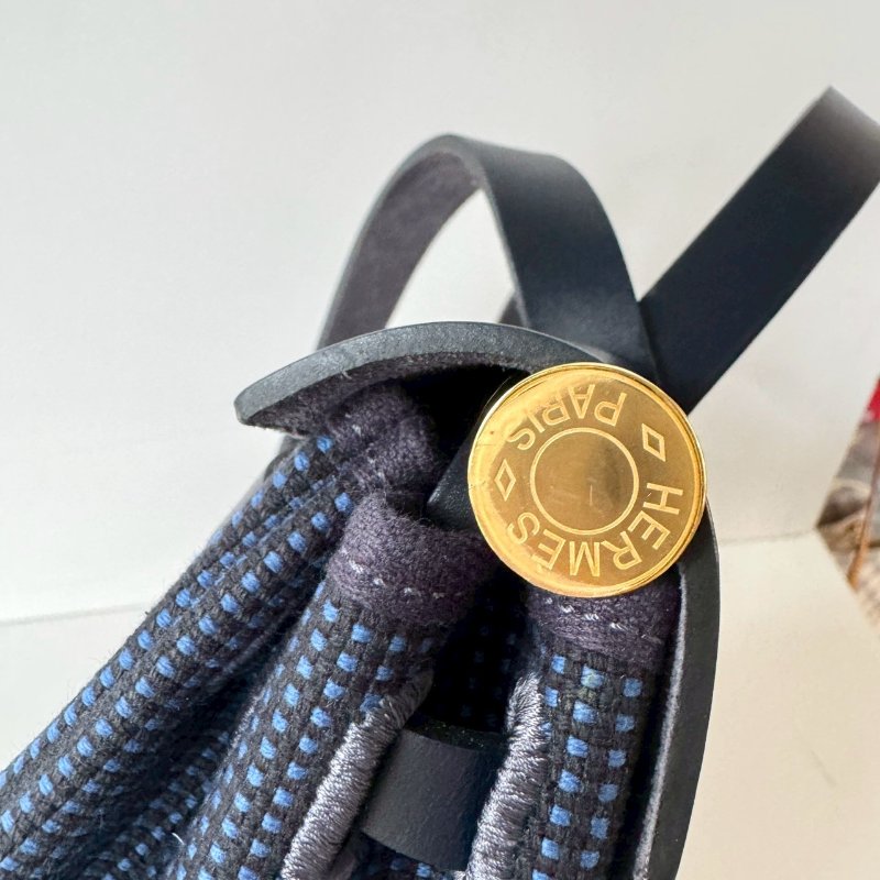 HERMES Herbag 31 稀有 華夫格藍 金釦 皮革 帆布 Black Noir 斜背包-4