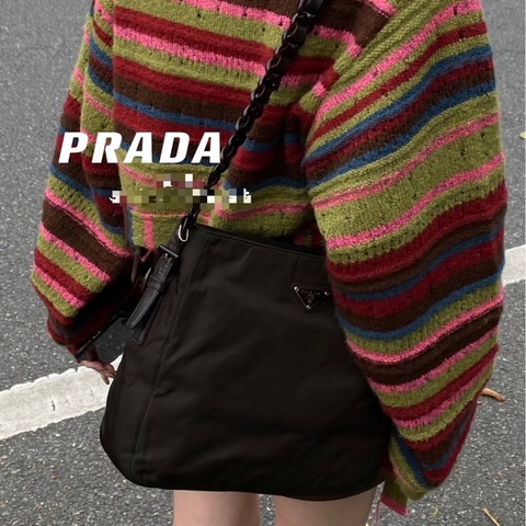 Prada 降落傘布面鏈條包