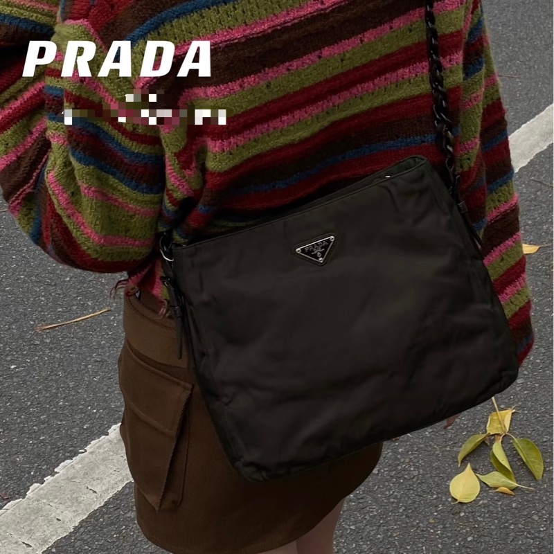 Prada 降落傘布面鏈條包-1
