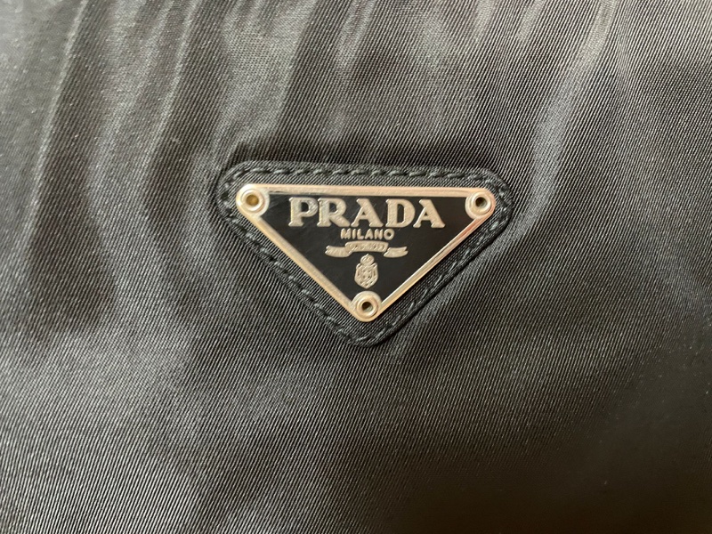 Prada 降落傘布面鏈條包-9
