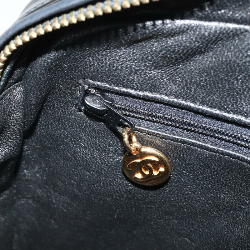 【日本直送】香奈兒 COCO 標誌鏈條肩背包 漆皮黑色金色雙C標誌 Auth BAZ033A-19