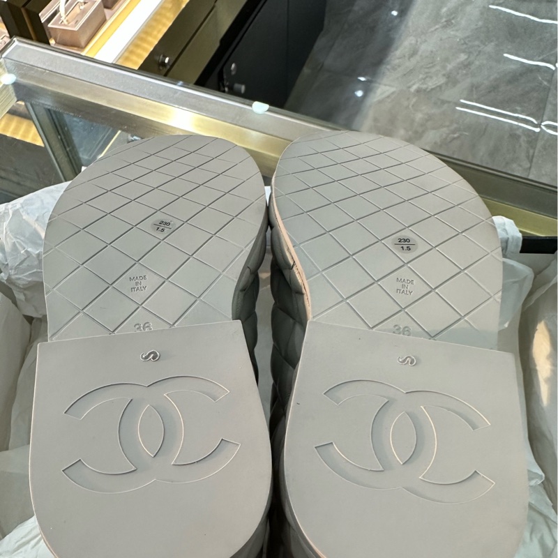 閒置未使用 香奈兒 Chanel黑灰色全皮拼色厚底馬丁靴 尺碼:36碼-7