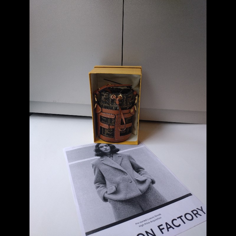 Fendi 咖皮邊FF logo 布束口斜背小水桶包-0