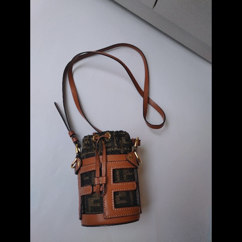 Fendi 咖皮邊FF logo 布束口斜背小水桶包-3