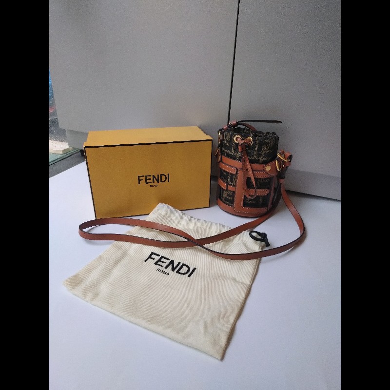 Fendi 咖皮邊FF logo 布束口斜背小水桶包-4