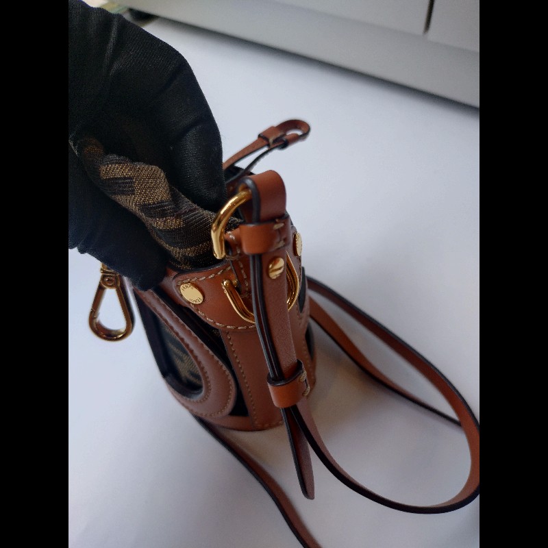 Fendi 咖皮邊FF logo 布束口斜背小水桶包-8