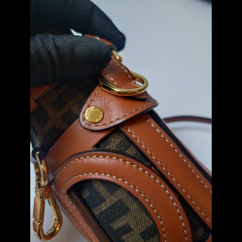 Fendi 咖皮邊FF logo 布束口斜背小水桶包-13