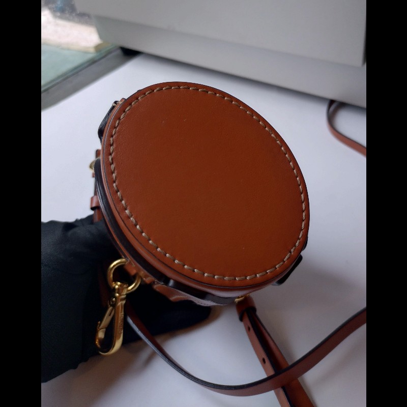 Fendi 咖皮邊FF logo 布束口斜背小水桶包-15