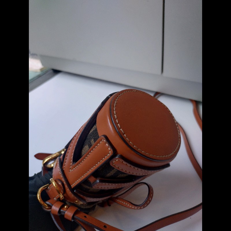Fendi 咖皮邊FF logo 布束口斜背小水桶包-16
