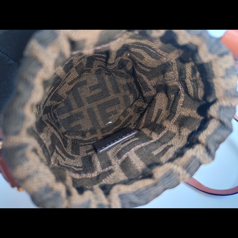 Fendi 咖皮邊FF logo 布束口斜背小水桶包-20