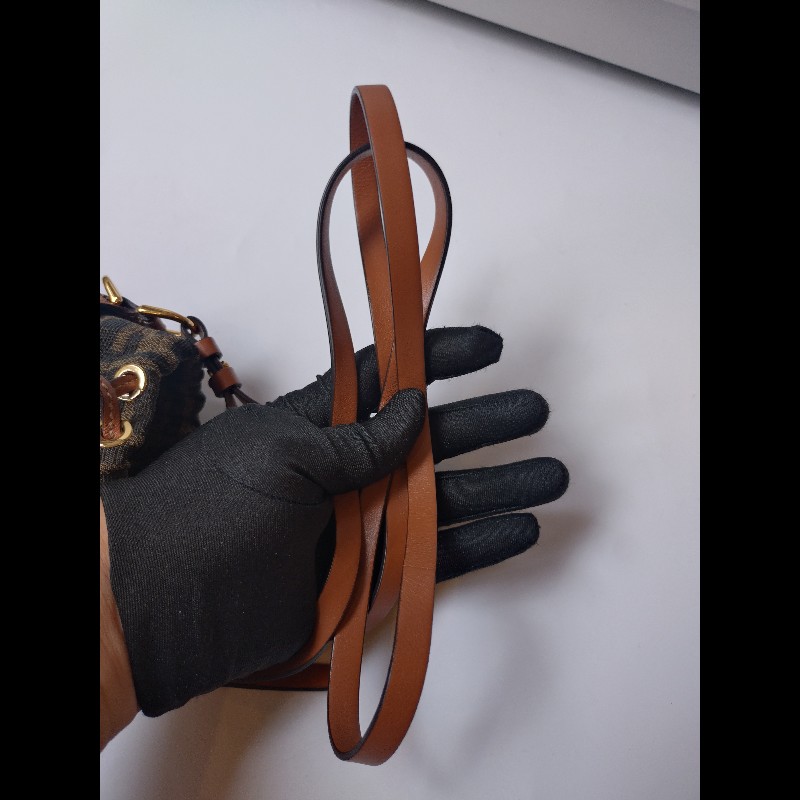 Fendi 咖皮邊FF logo 布束口斜背小水桶包-29