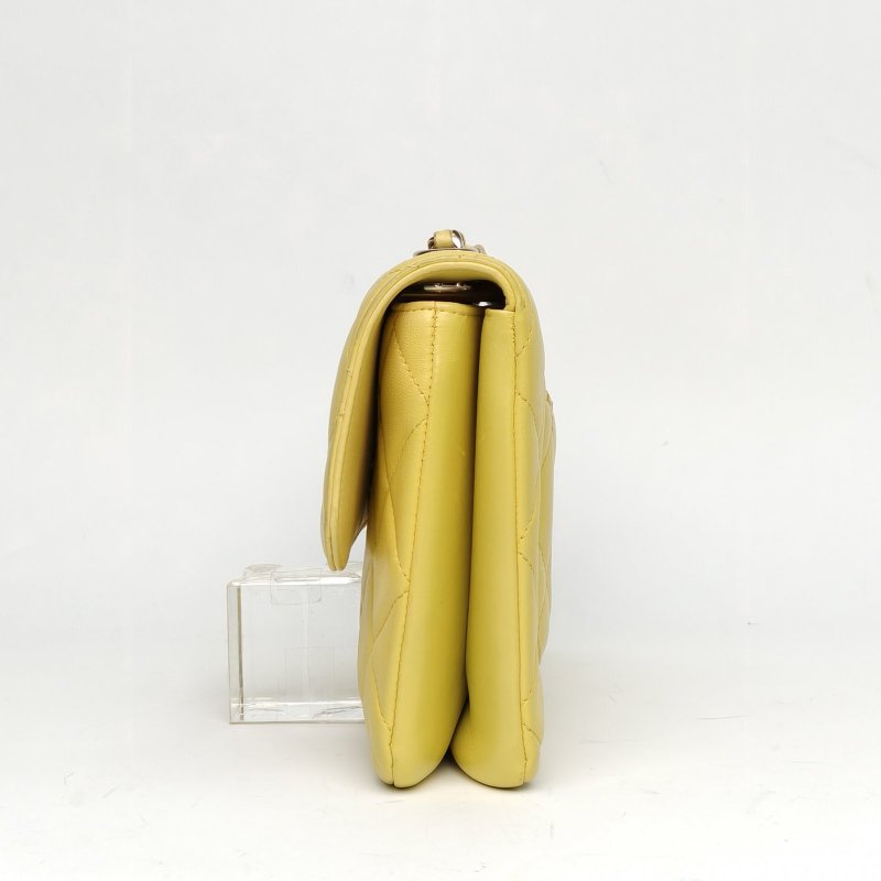 CHANEL TrendyCC口蓋包小號黃色羊皮27開淺金扣肩背包-1