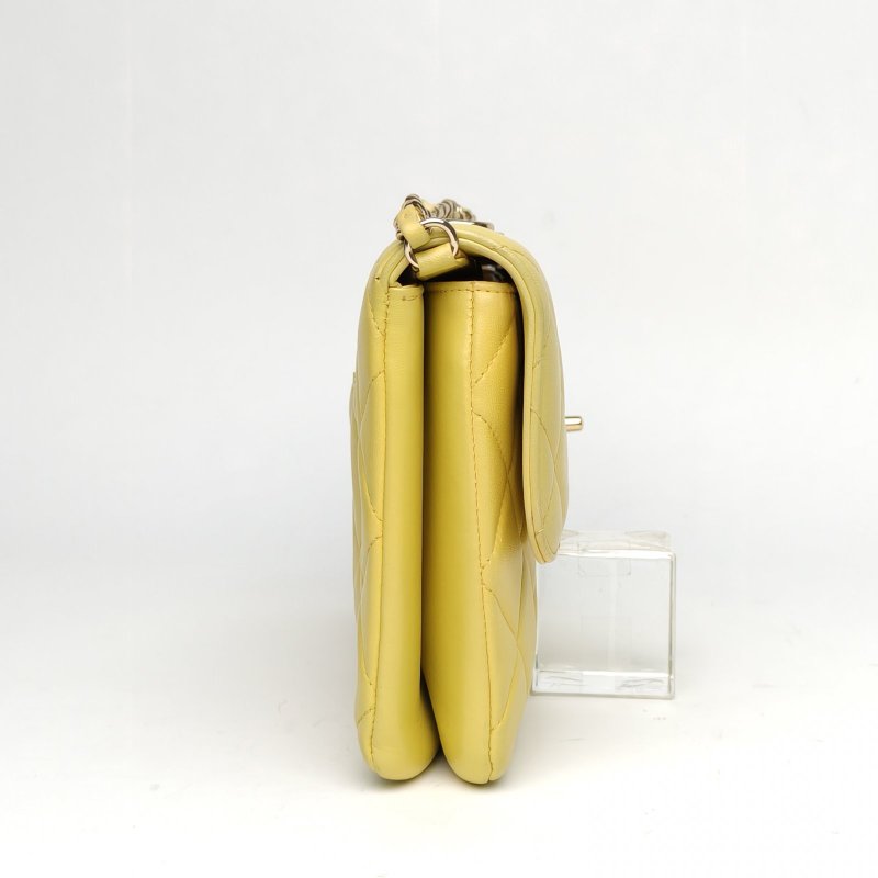CHANEL TrendyCC口蓋包小號黃色羊皮27開淺金扣肩背包-3