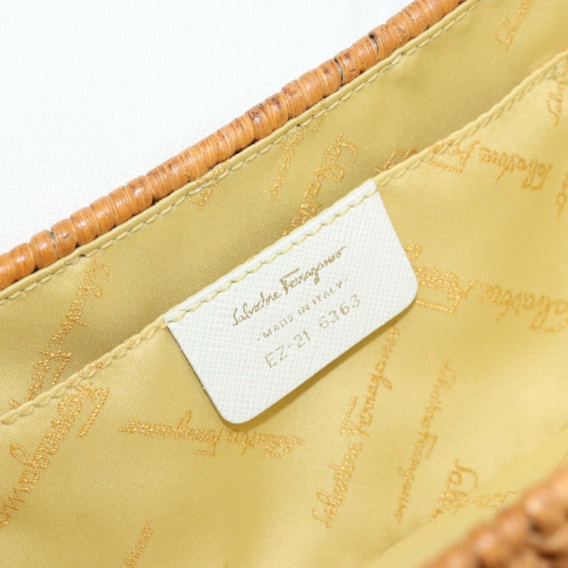 【日本直送】Salvatore Ferragamo Gancini 藤編米白色配件包 正品 BAZ704A-11
