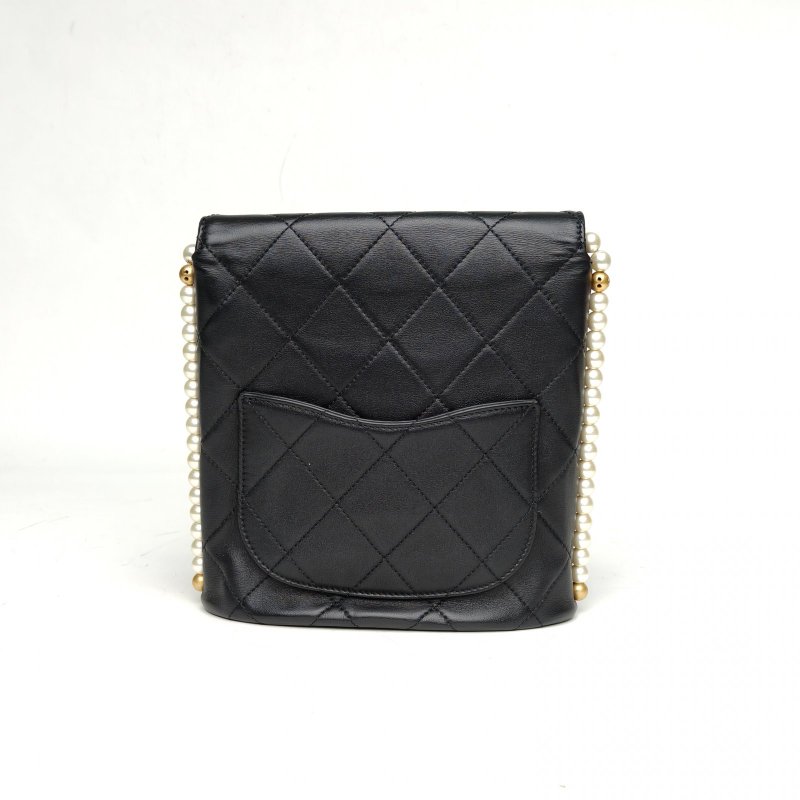 CHANEL 21CHOBO小流浪珍珠鏈條黑色羊皮31開金扣肩背包-2