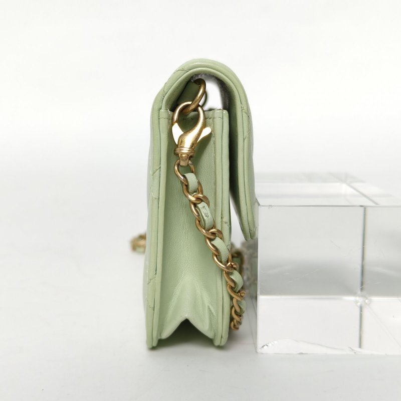 CHANEL CFWOC無後拉鏈綠色羊皮31開金球調節扣肩背包-3