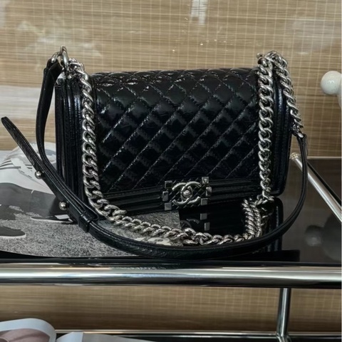 Chanel 油蠟皮黑銀Leboy 中號