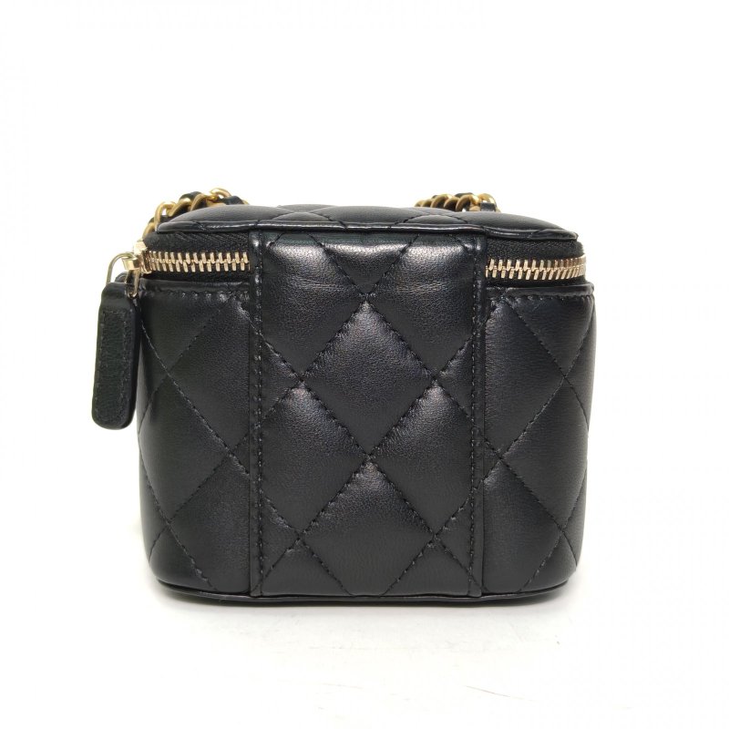 CHANEL 21B方盒子化妝包無鏡子黑色羊皮31開金球調節扣肩背包-2