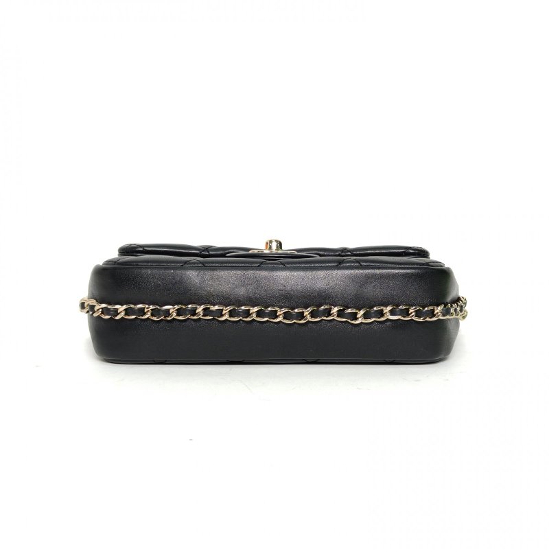 CHANEL 2020春夏字母珍珠鏈條包黑色羊皮29開淺金扣肩背包-4