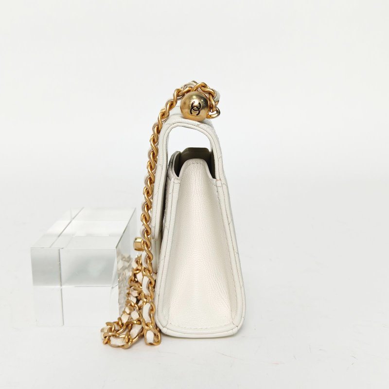 CHANEL CF季節款Flapbag珍珠包小方包白色羊皮29開肩背包-3