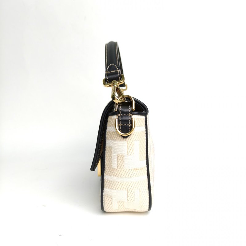 FENDI Baguette法棍包中號金扣米色帆布金扣肩背包-1