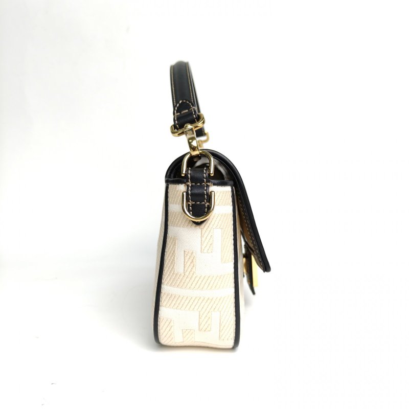 FENDI Baguette法棍包中號金扣米色帆布金扣肩背包-3