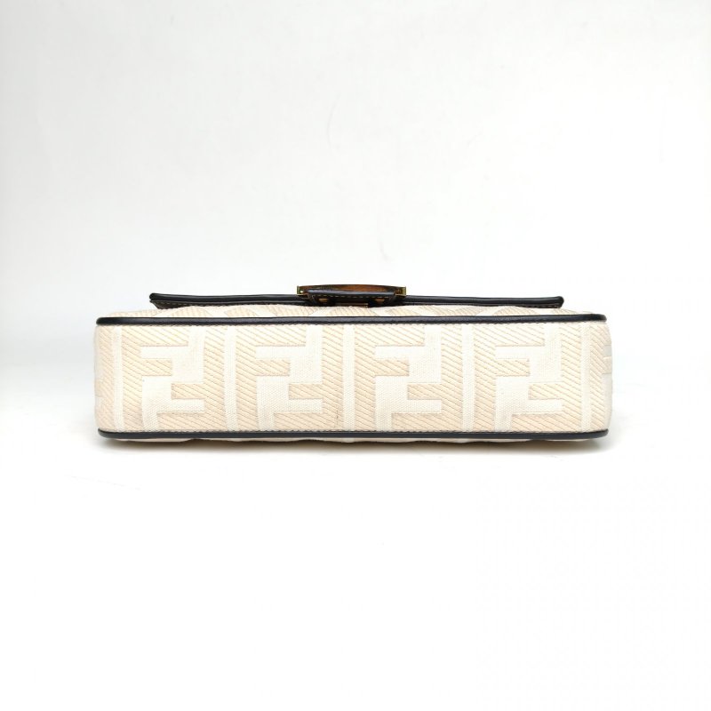 FENDI Baguette法棍包中號金扣米色帆布金扣肩背包-4
