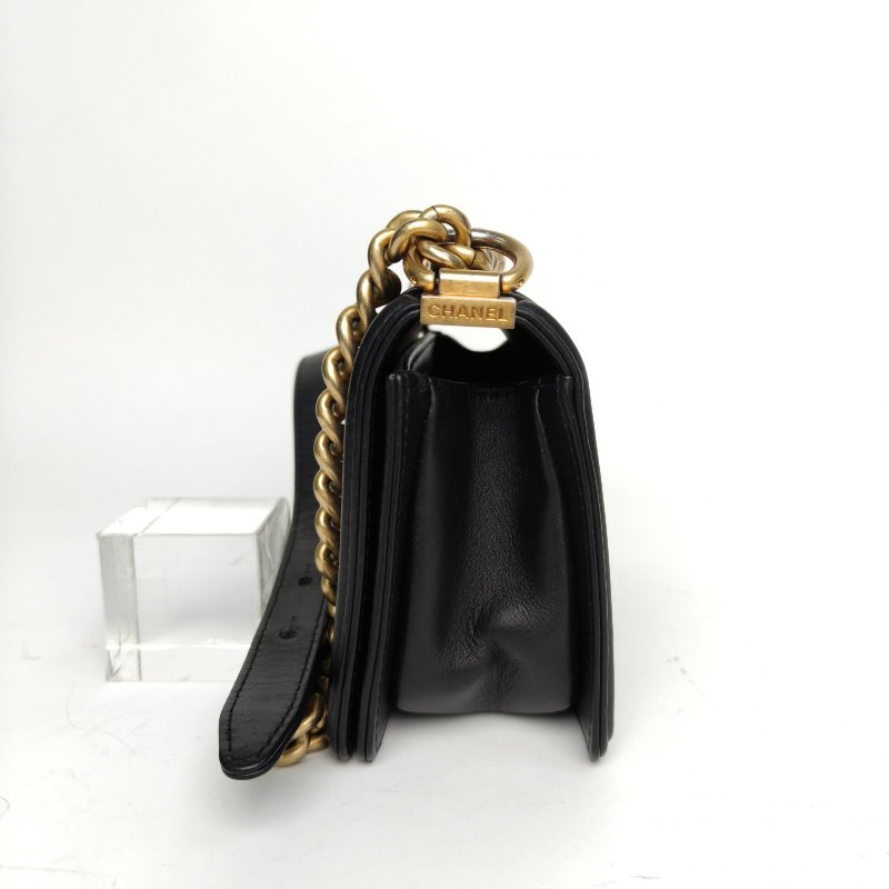 CHANEL Leboy小號黑色牛皮29開金扣菱格紋/皮穿鏈滾邊肩背包-3