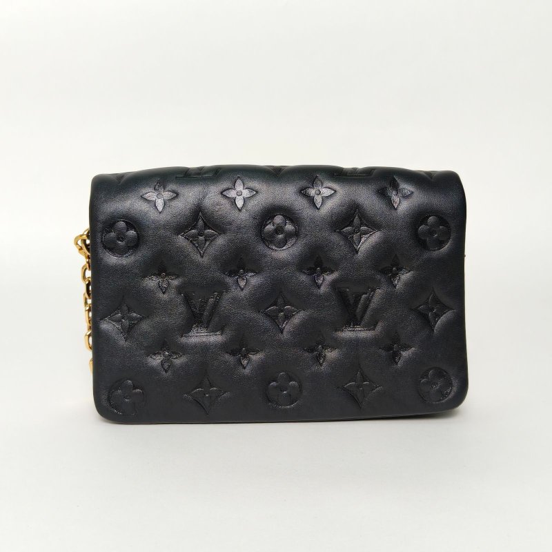 LOUIS VUITTON CoussinPochette風琴包黑色羊皮晶片肩背包-2