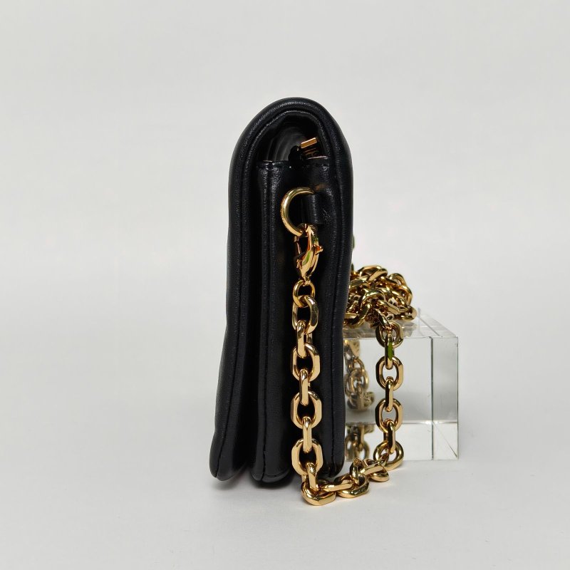 LOUIS VUITTON CoussinPochette風琴包黑色羊皮晶片肩背包-3