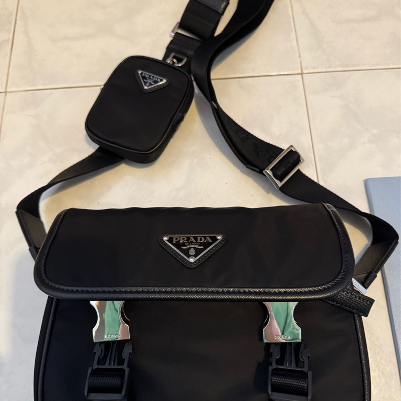 Prada Re-Nylon Santiago bag 22cm.-1