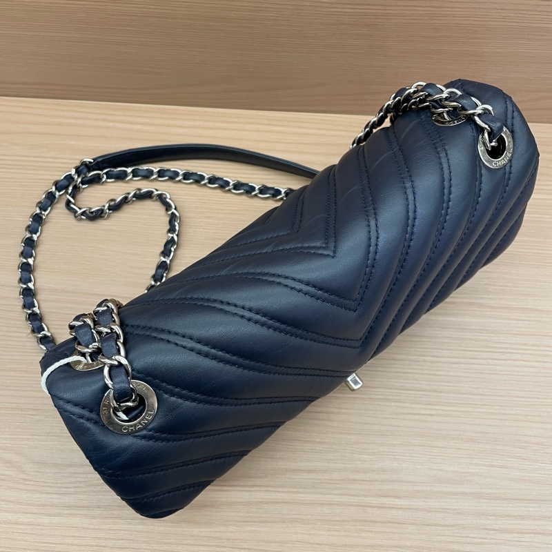 NO:D6 Chanel/藍銀羊皮中號v纹翻盖包 CF 2016年 21開 有塵袋 無卡 無盒子 尺寸底長26*高15*-4