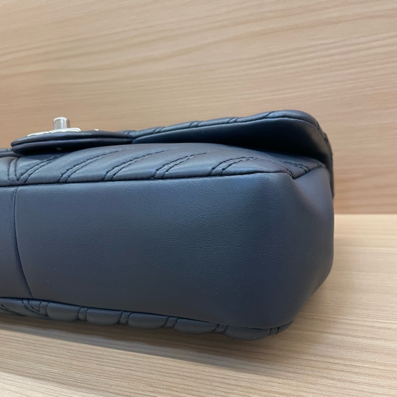 NO:D6 Chanel/藍銀羊皮中號v纹翻盖包 CF 2016年 21開 有塵袋 無卡 無盒子 尺寸底長26*高15*-7