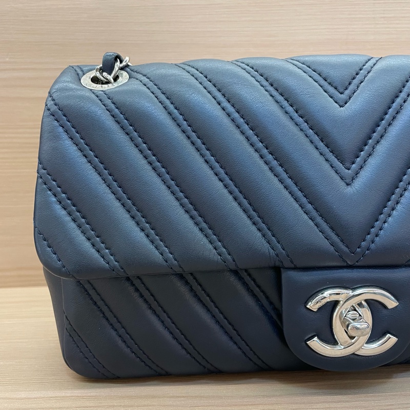 NO:D6 Chanel/藍銀羊皮中號v纹翻盖包 CF 2016年 21開 有塵袋 無卡 無盒子 尺寸底長26*高15*-8