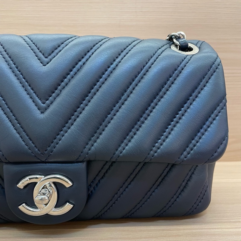 NO:D6 Chanel/藍銀羊皮中號v纹翻盖包 CF 2016年 21開 有塵袋 無卡 無盒子 尺寸底長26*高15*-9