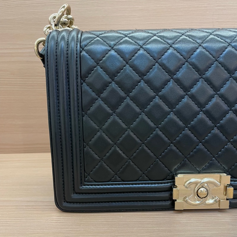 NO:D1 Chanel 黑銀LEBOY   中大號 2017年 23開 牛皮鏈條包 有塵袋 無卡 無盒子 尺寸底長 28*高17*寬8*-8