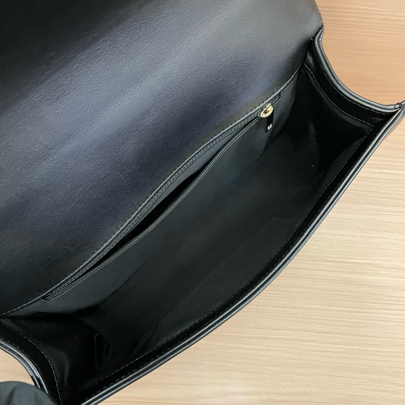 NO:D1 Chanel 黑銀LEBOY   中大號 2017年 23開 牛皮鏈條包 有塵袋 無卡 無盒子 尺寸底長 28*高17*寬8*-11