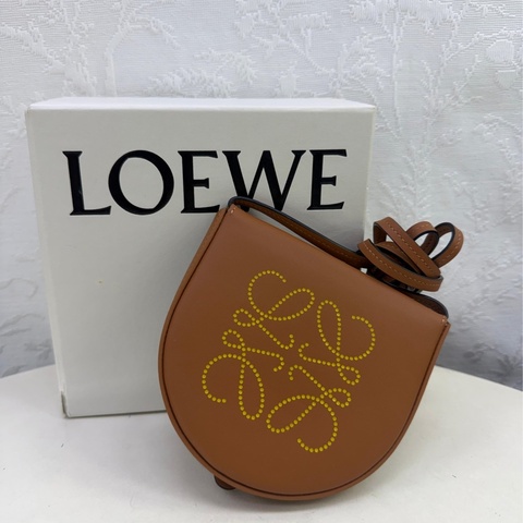 LOEWE Heel 小型 柔軟小牛皮馬鞍型斜背包