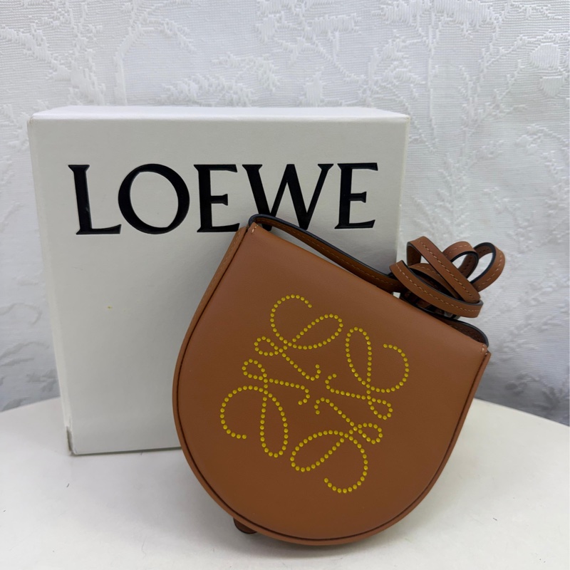 LOEWE Heel 小型 柔軟小牛皮馬鞍型斜背包-0