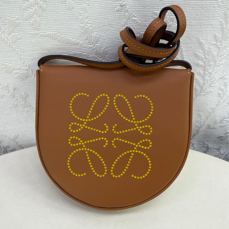 LOEWE Heel 小型 柔軟小牛皮馬鞍型斜背包-6