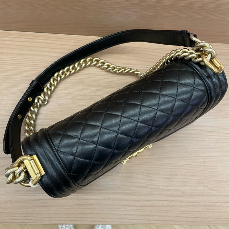 NO:D27 Chanel 黑金 LEBOY 2016年 21開 中號 牛皮经典菱格鏈條包 有塵袋 無卡無盒子 尺寸底長25*高15*寬8*-4